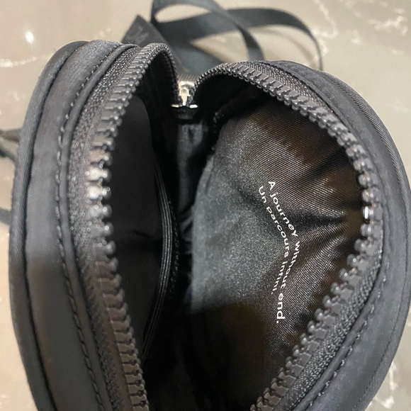 Lululemon Team Canada 22 Future Legacy Crossbody Bag Black - Picture 6 of 6